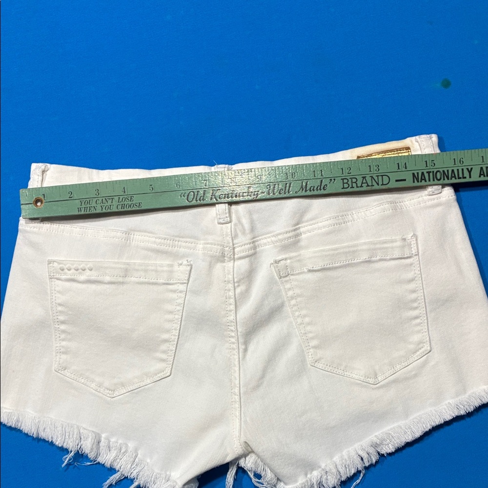 Blank NYC White Frayed Hem Denim Shorts - Picture 7 of 14